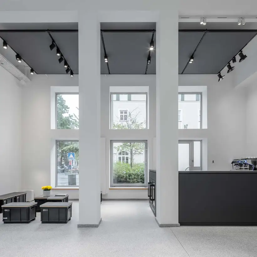 JUNG Showroom München / Küchenbereich mit Sitzgelegenheiten