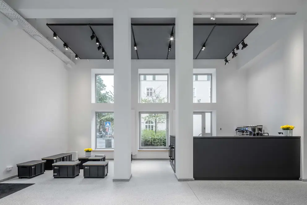 JUNG Showroom München / Küchenbereich mit Sitzgelegenheiten