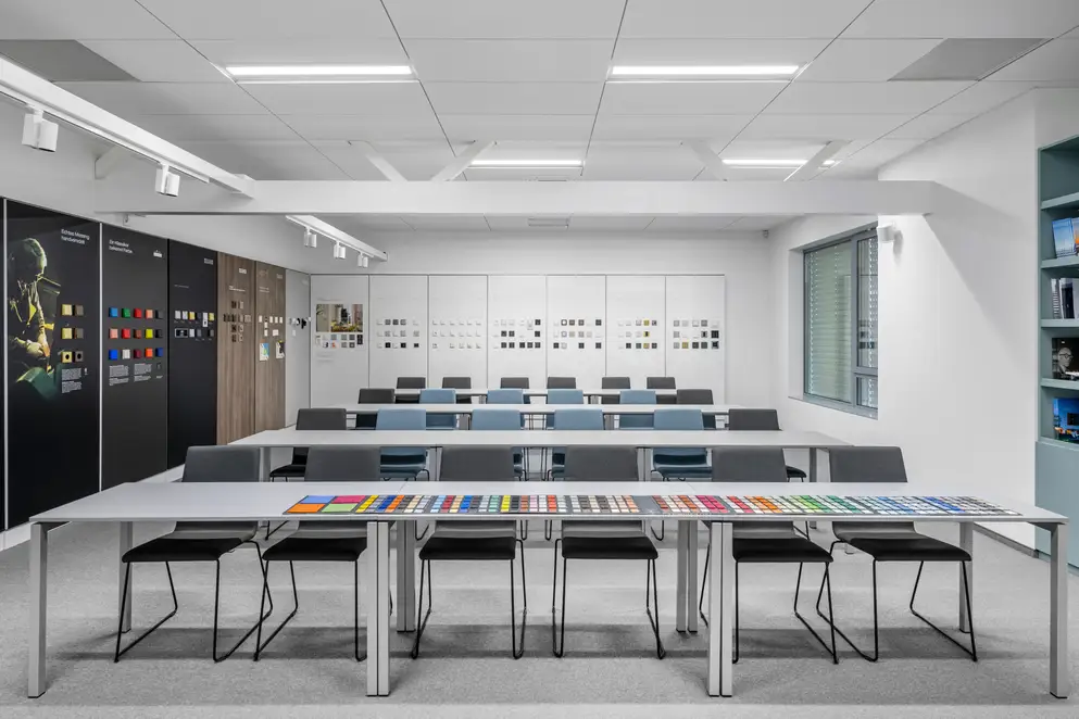 Neubau oder Modernisierung, einzelne Räume oder ganze Gebäude – Der JUNG Showroom Vilnius berät Sie zu allen Fragen