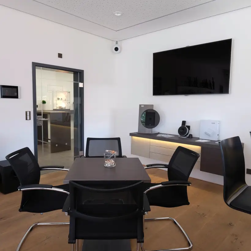Smart Control in einer Detailaufnahme des Konferenzraumes des JUNG Showroom der Handelsvertretung Fred Abel GmbH