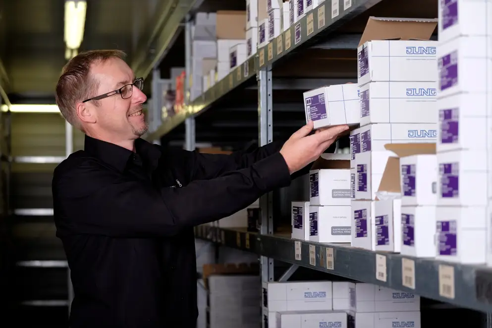 Ein erfahrenes Team betreut vor Ort das Fachhandwerk, Architektinnen und Architekten und Anwender/innen