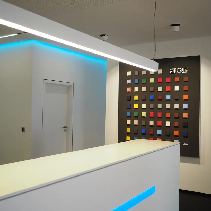 Showroom Bernd Oedekoven GmbH / Empfangsbereich mit LC-Präsentations-Display