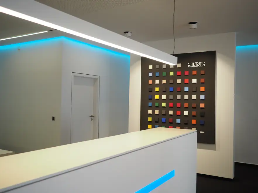 Showroom Bernd Oedekoven GmbH / Empfangsbereich mit LC-Präsentations-Display