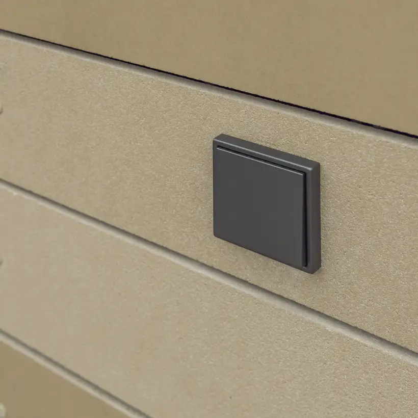 Taster im Programm LS 990 in Anthrazit aus Aluminium, Ausschnitt Außenaufnahme Villa Falgard, Falkenstein.