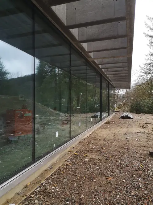 Fensterfront des euen Pavillons der Gründervilla in Schalksmühle