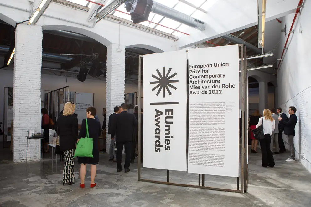 EUmies Awards Day 2022 - Ausstellungsräumlichkeiten mit Infotafel zum Preis