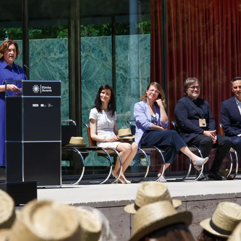 EUmies Awards Day 2022 - Blick auf Gäste und Podiumsdiskussion auf Bühne