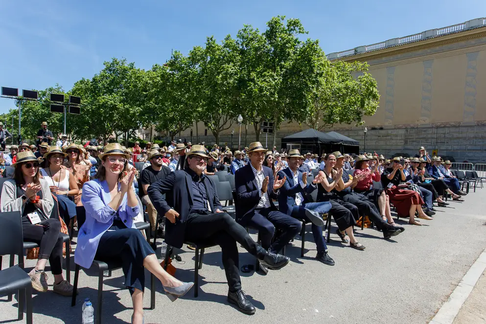 EUmies Awards Day 2022 - Blick auf Publikum unter blauem Himmel