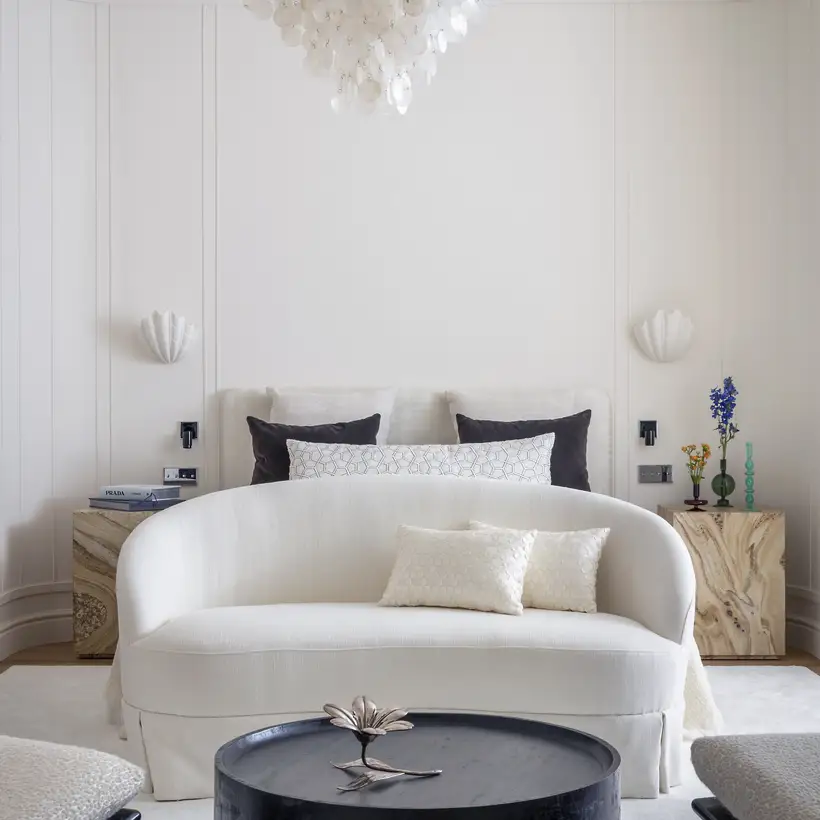 JUNG Brandstore Madrid, Schlafzimmer-Ambiente mit Couch