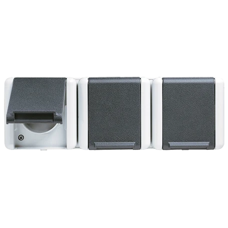 3-gang socket, French/Belgian system, screw terminals, Safety Plus